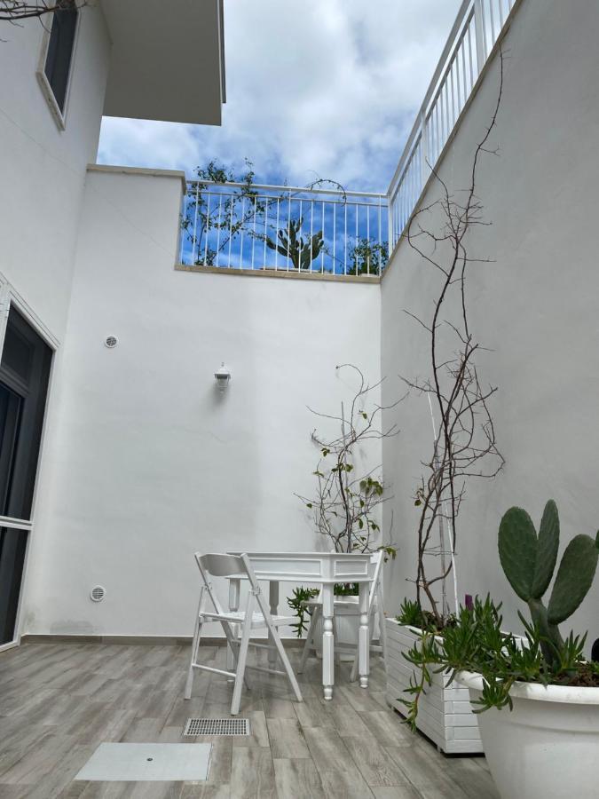 レッチェ La Casa Di Nina Bed & Breakfast エクステリア 写真