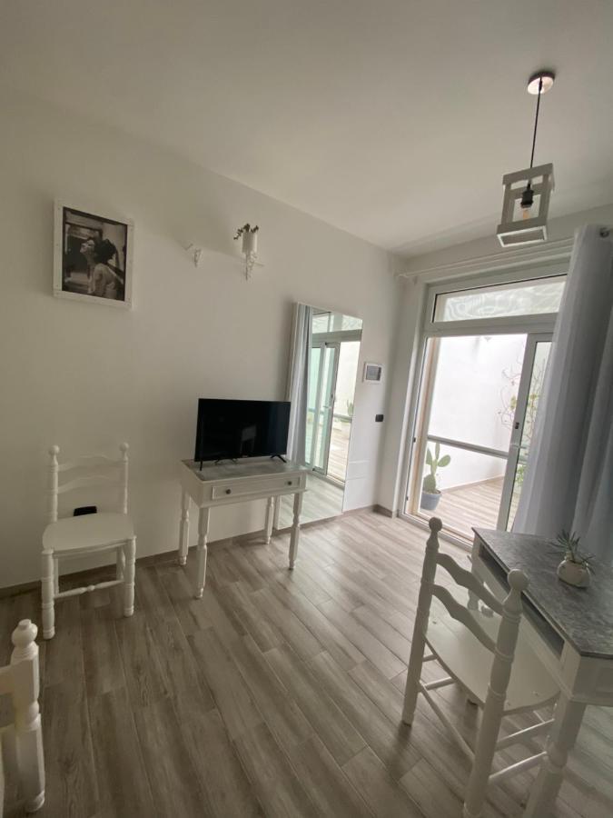 レッチェ La Casa Di Nina Bed & Breakfast エクステリア 写真